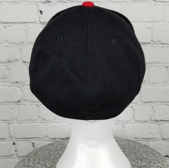 210 FITTED | "W" logo fitted flat brim cap - Picture 5 of 7